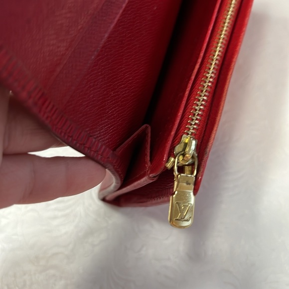 Authentic Louis Vuitton Epi Tresor Wallet - Picture 7 of 15